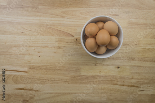 Obraz na płótnie Brown Eggs on a Butcher Block w salonie