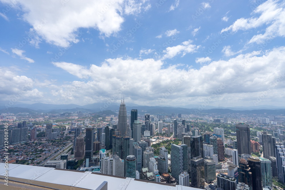 Obraz premium KLタワーのスカイデッキから見るクアラルンプールの都市風景