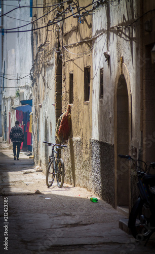 Fototapeta Naklejka Na Ścianę i Meble -  Narrow streets of the old city of Essaouira
