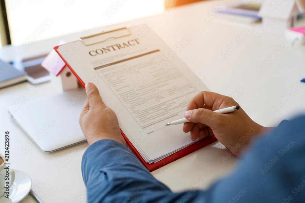 Partners agree and sign the contract. And congratulations on the success. Partners agree and sign the contract. And congratulations on the success.