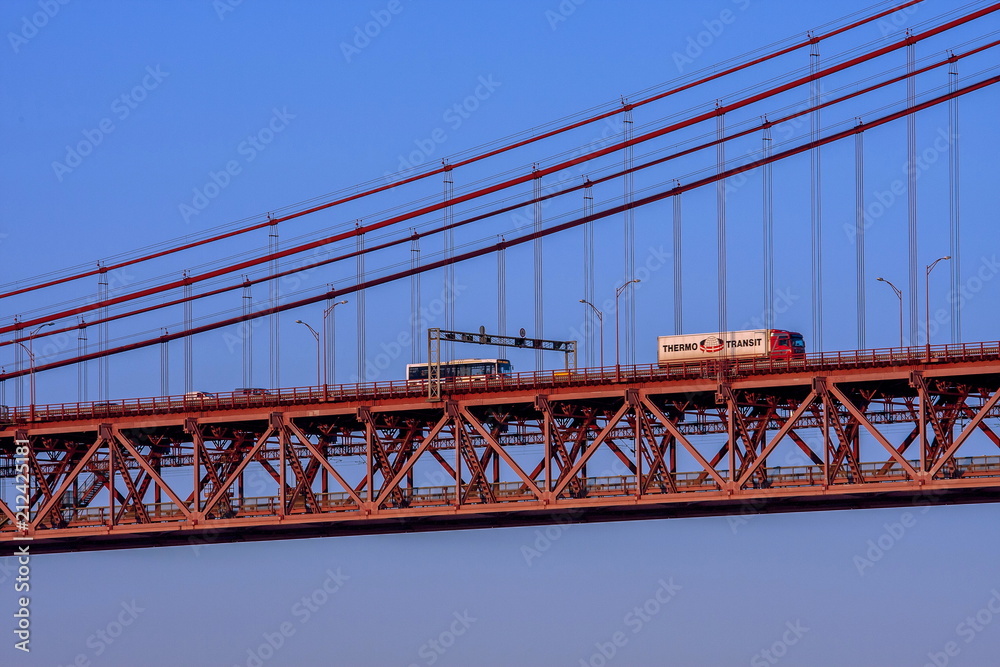 4月25日橋 4月25日橋