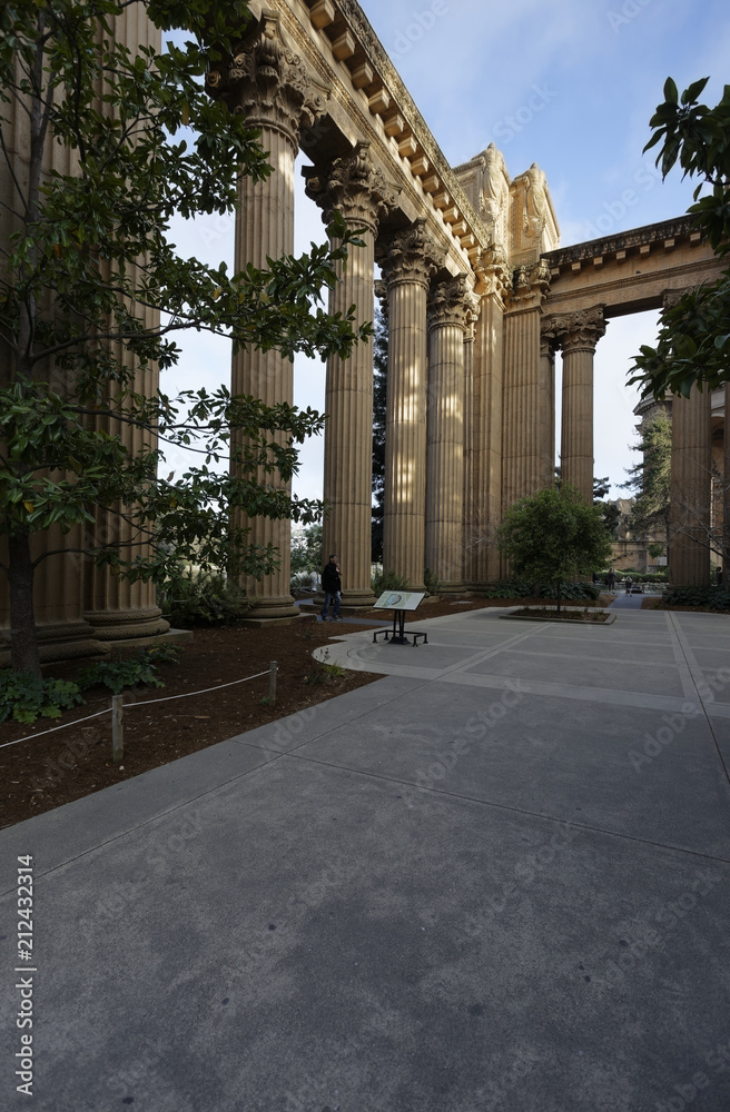 The Palace of Fine Arts was one of ten palaces at the heart of the Panama-Pacific Exhibition. Was designed by Bernard Maybeck, who took his inspiration from Roman and Ancient Greek architecture.
