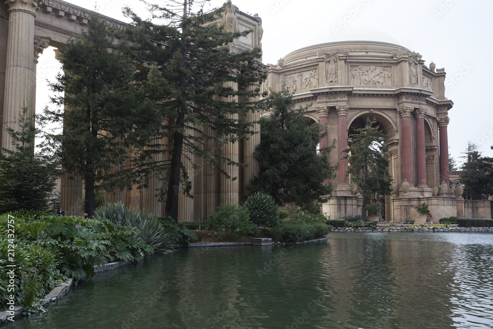 The Palace of Fine Arts was one of ten palaces at the heart of the Panama-Pacific Exhibition. Was designed by Bernard Maybeck, who took his inspiration from Roman and Ancient Greek architecture.