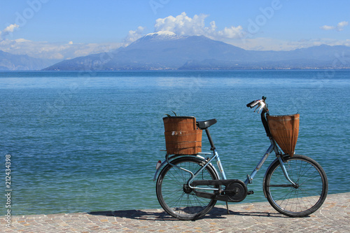 Sirmione, bicicletta con sfondo lago photo