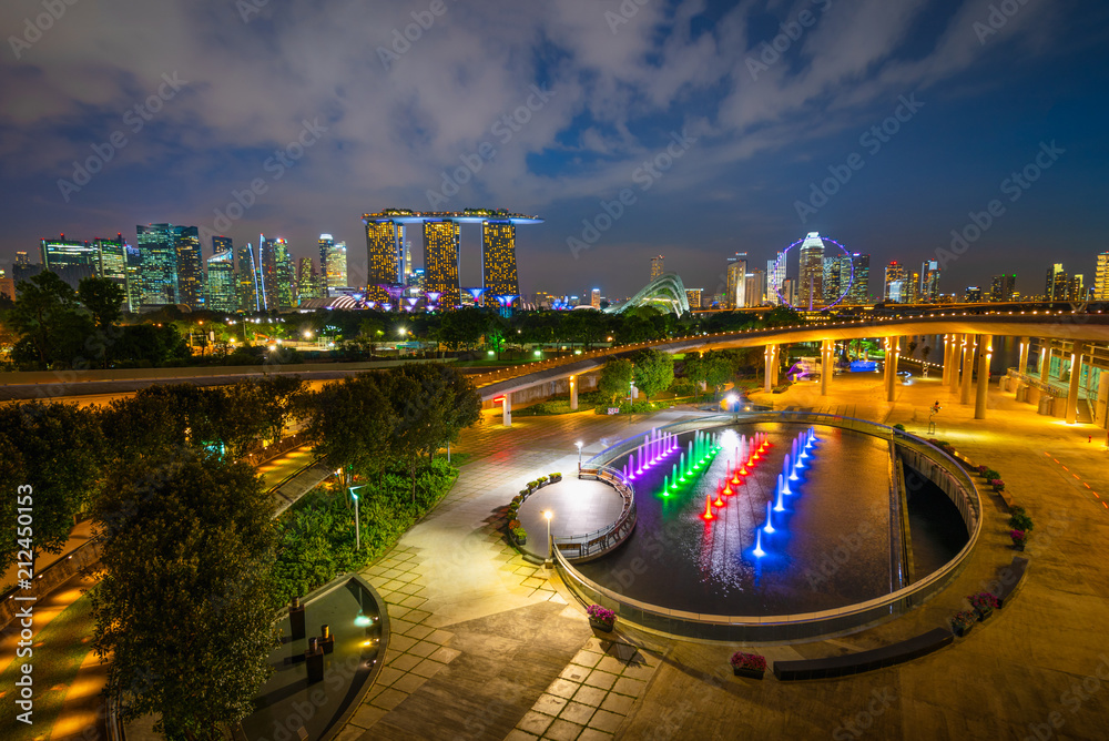 Fototapeta premium Singapore City, Panorama view of Singapore cityscape and skyscrapers at Marina Bay at night sky.