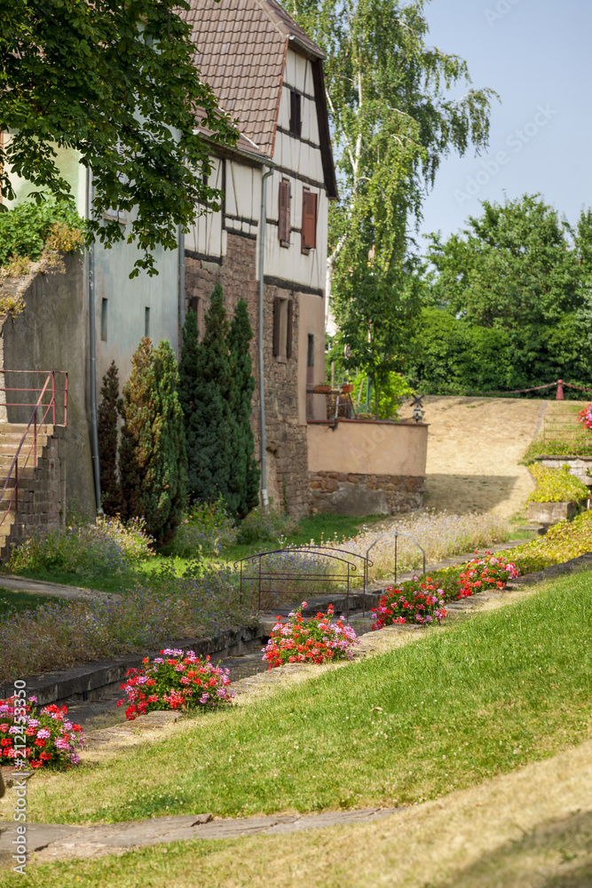 Fototapeta premium Saint-Hippolyte, village traditionnel de la route des vins d'Alsace