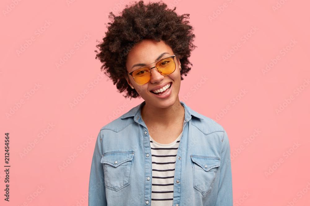 Φωτογραφία Beautiful African American female with crisp hair, toothy smile, feels great aft