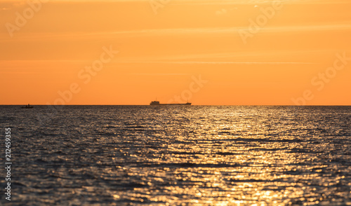 tanker auf dem meer