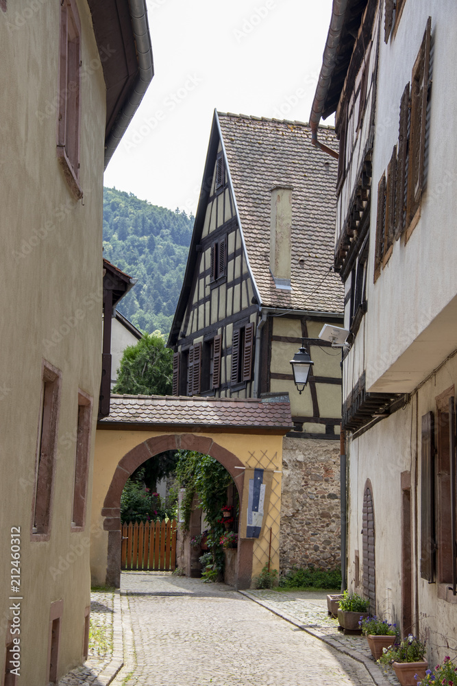 Dans les rues de Kaysersberg, Alsace, Haut Rhin. Grand Est