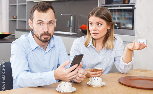 Discontented couple with phones