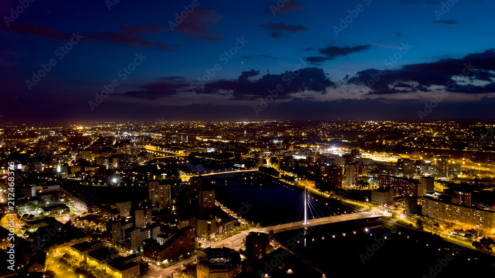 Vue aérienne de Nantes, la nuit