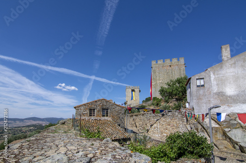 Celebración de la feria medieval en el recinto amurallado del castillo de Pinhel en el distrito de Guarda, Portugal photo