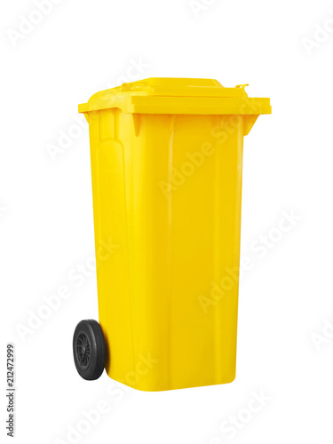 Obraz na płótnie yellow recycle bin isolated on white