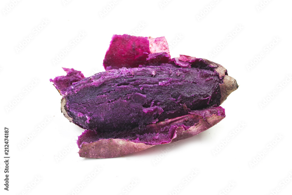 Obraz premium Steamed purple sweet potato