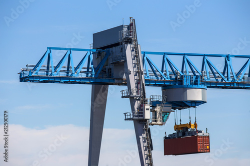 Wallpaper Mural plain container terminal Torontodigital.ca