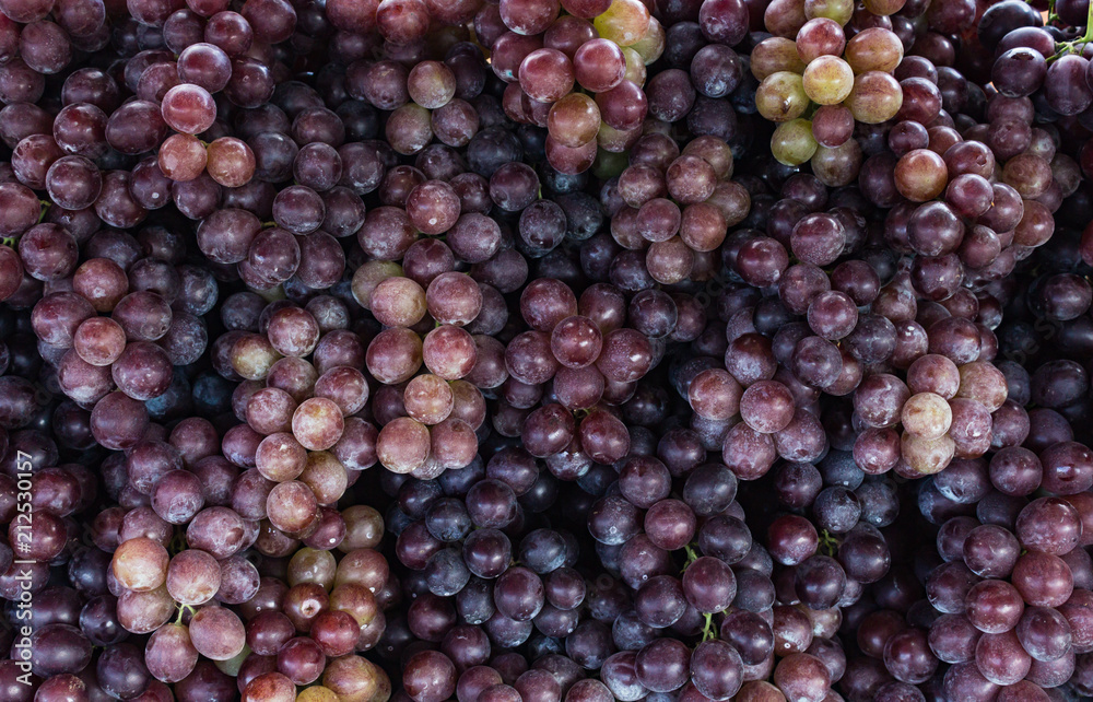 Grapes niagara, retail of delicious red grapes.