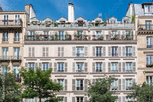 Paris, beautiful building in the center, typical parisian facade in the Marais   © Pascale Gueret