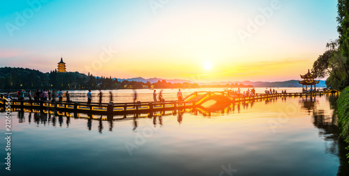 Fototapeta Naklejka Na Ścianę i Meble -  Beautiful Hangzhou West Lake landscape at sunset