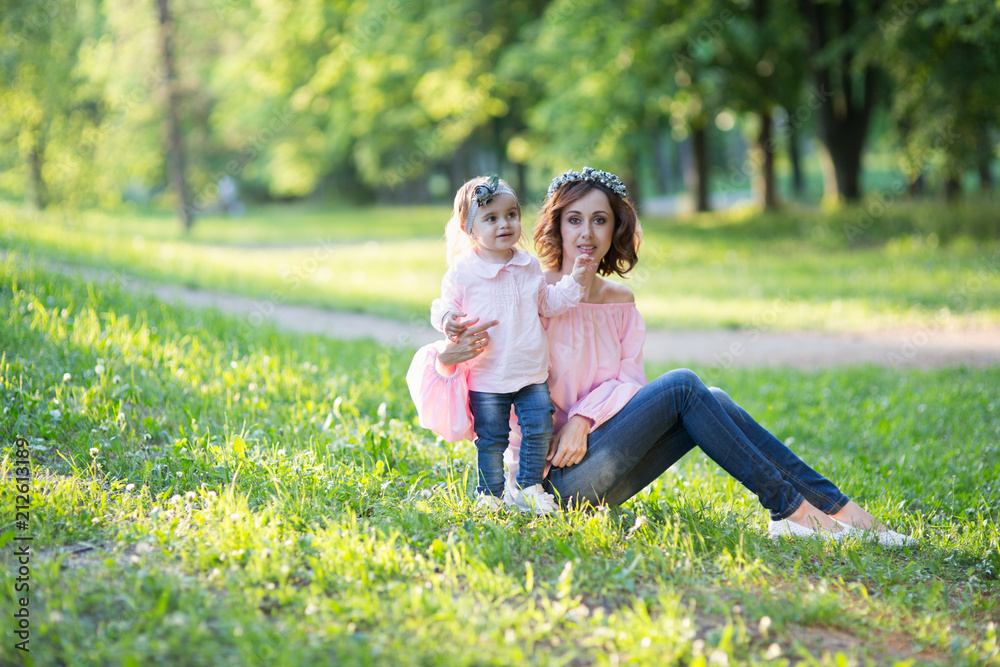 Mom and daughter are two years Mom and daughter are two years