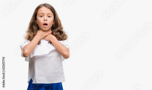 Bild auf Leinwand Brunette hispanic girl shouting and suffocate because painful strangle