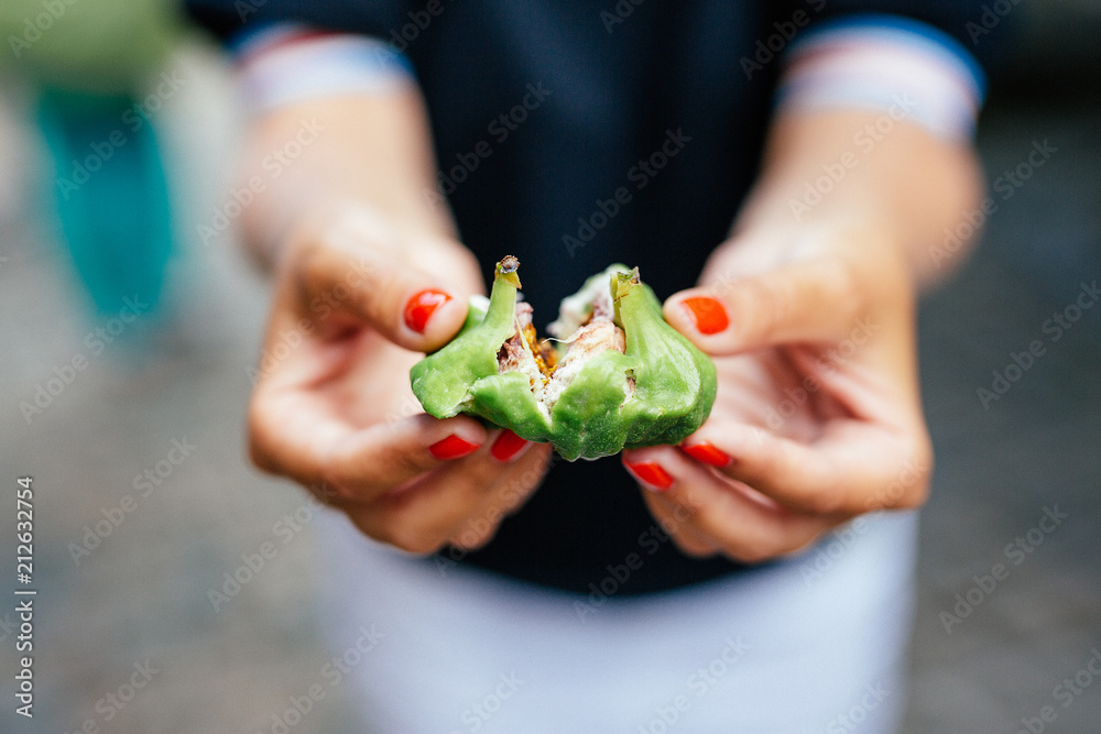 figs in the hands of a girl