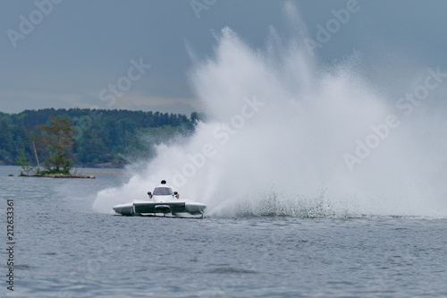 Hydroplane in fast action