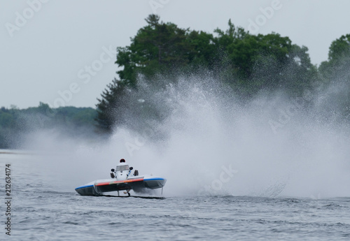 Hydroplane at top speed