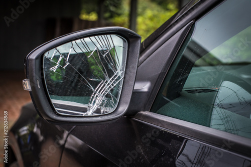 beschädigter Außenspiegel © powell83