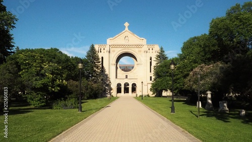 Quadro su tela Saint Boniface Cathedral contrasted against a bright blue sky on a sunny day in Winnipeg, Manitoba, Canada