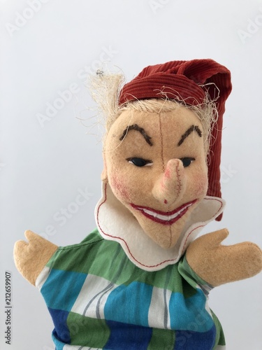 Foto Kasper Kasperlepuppe aus dem Kasperletheater mit breitem Lächeln