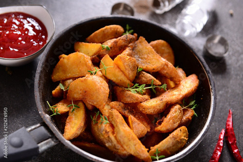 Potato wedges with herbs