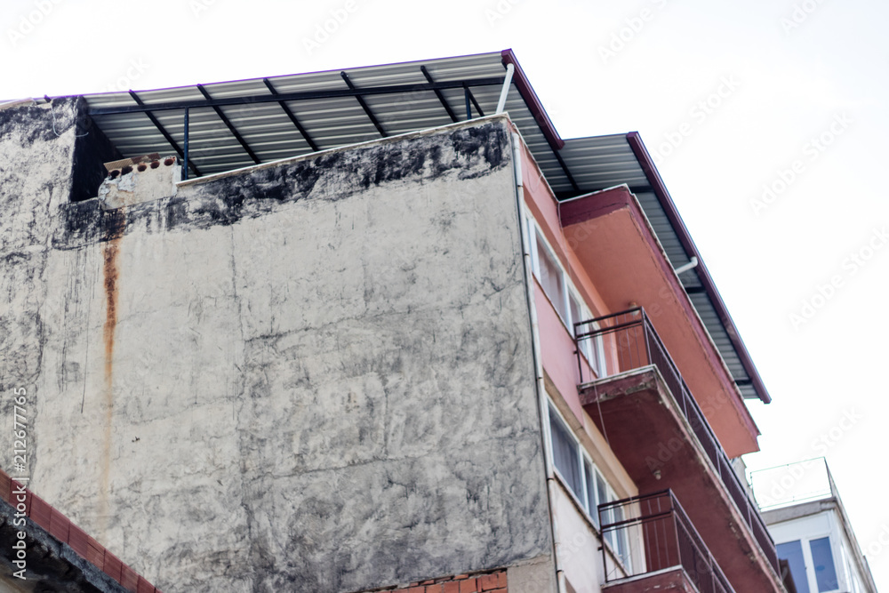 Obraz premium architectural outdoor shoot from an old building - dirty walls