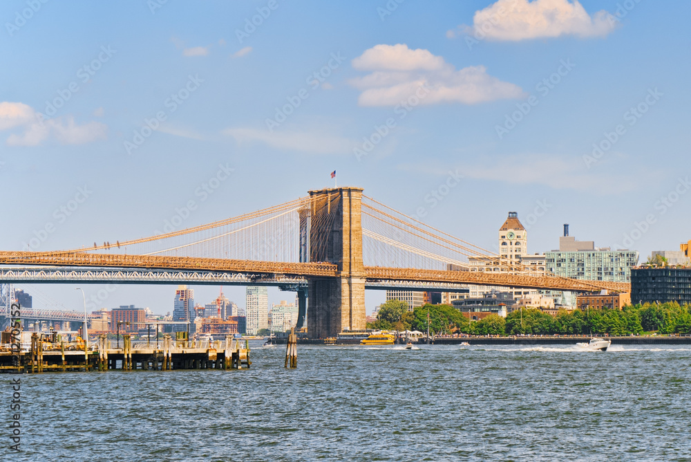 Fototapeta premium Suspended Brooklyn Bridge across the East River between the Lower Manhattan and Brooklyn.