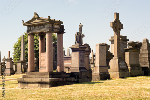Fotografie Monuments and tombstones at the Glasgow Necropolis, a Victorian cemetery in Glas