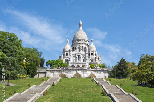 Basilica of Sacre Coeur (Sacred Heart) on Montmartre hill, Paris, France © Mistervlad