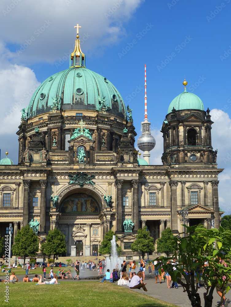 Berliner Dom mit Fernsehturm
