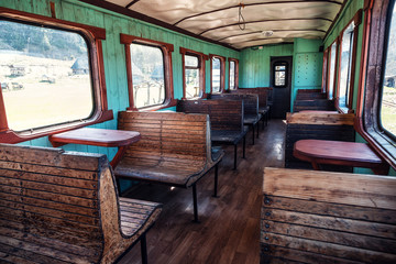 Fotobehang Trein Verlaten oude treinwagon in natuur  © Volodymyr Shevchuk