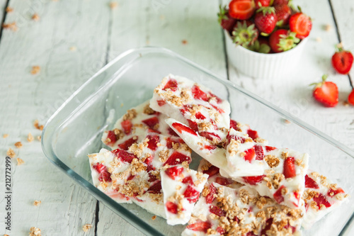 Healthy frozen yogurt barks with strawberry and granola