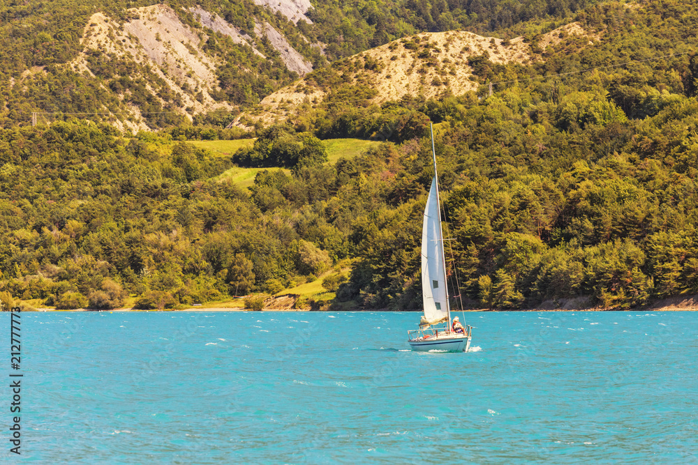 Φωτογραφία .The artificial lake Serre-Poncon in the French Alps. The lake water is used for