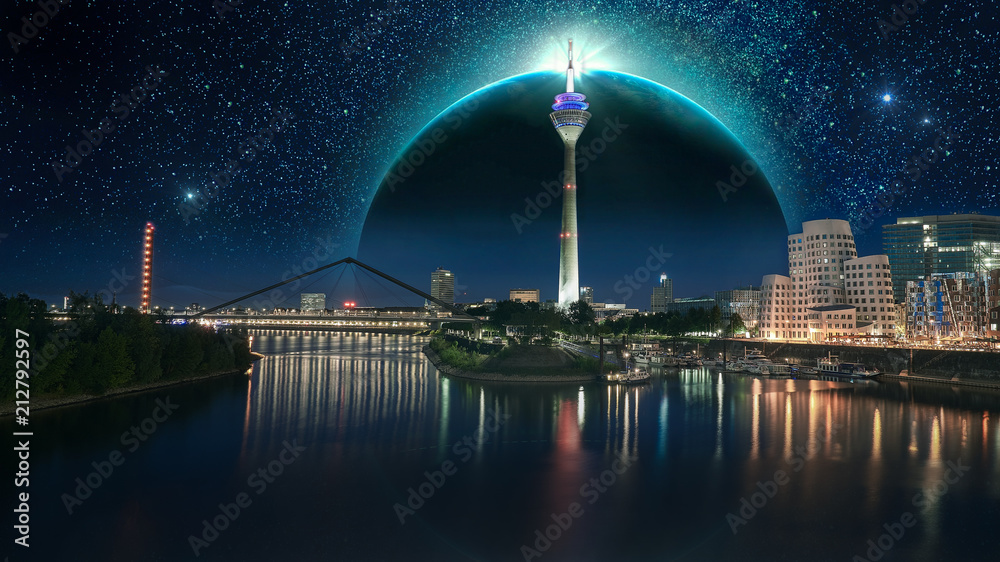 Magischer Himmel über Düsseldorf Medienhafen