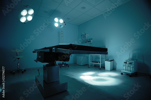 Fotografia morgue medical room, medical clinic, surgical table in the morgue