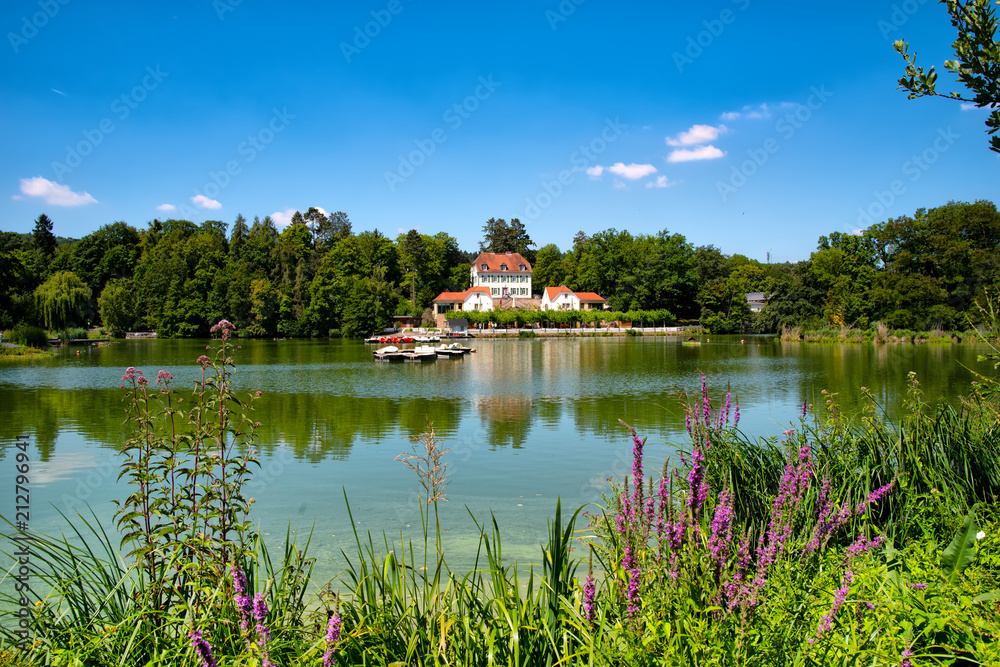 Obraz premium Idyllisches Plätzchen im Kurpark von Bad Nauheim 