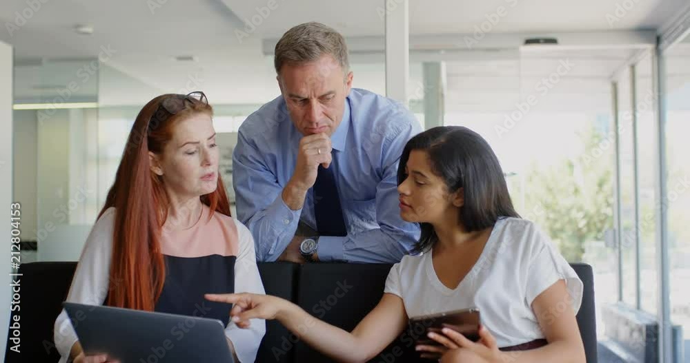 Business colleagues interacting with each other 4k