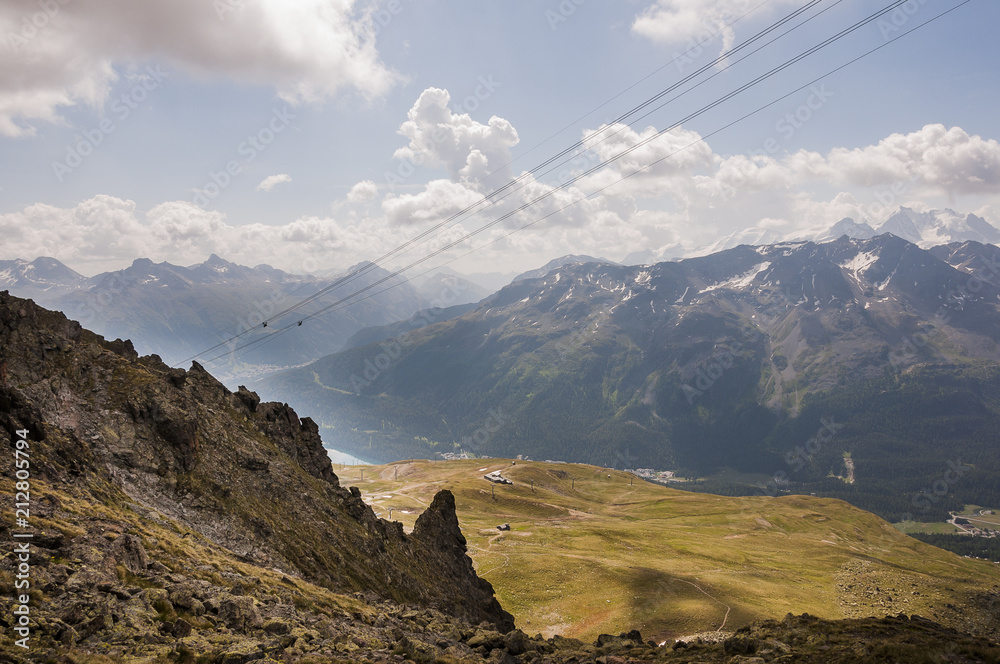 Naklejka premium St. Moritz, Piz Nair, Wanderweg, St. Moritzersee, Rosatschgruppe, Seenplatte, Alpen, Oberengadin, Graubünden, Sommer, Schweiz