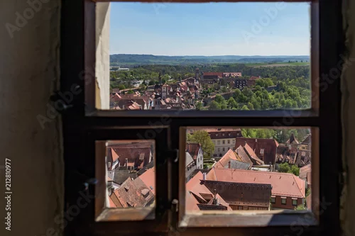 Fototapeta Widok z lotu ptaka historyczny pejzaż miejski, Rothenburg ob der Tauber, przez okno wierza