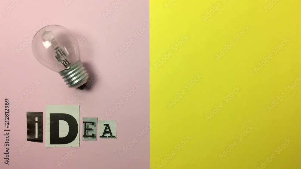 Bombilla moviendose junto a la palabra “idea”.
