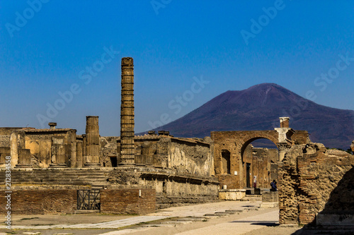 Pompeia with Etna
