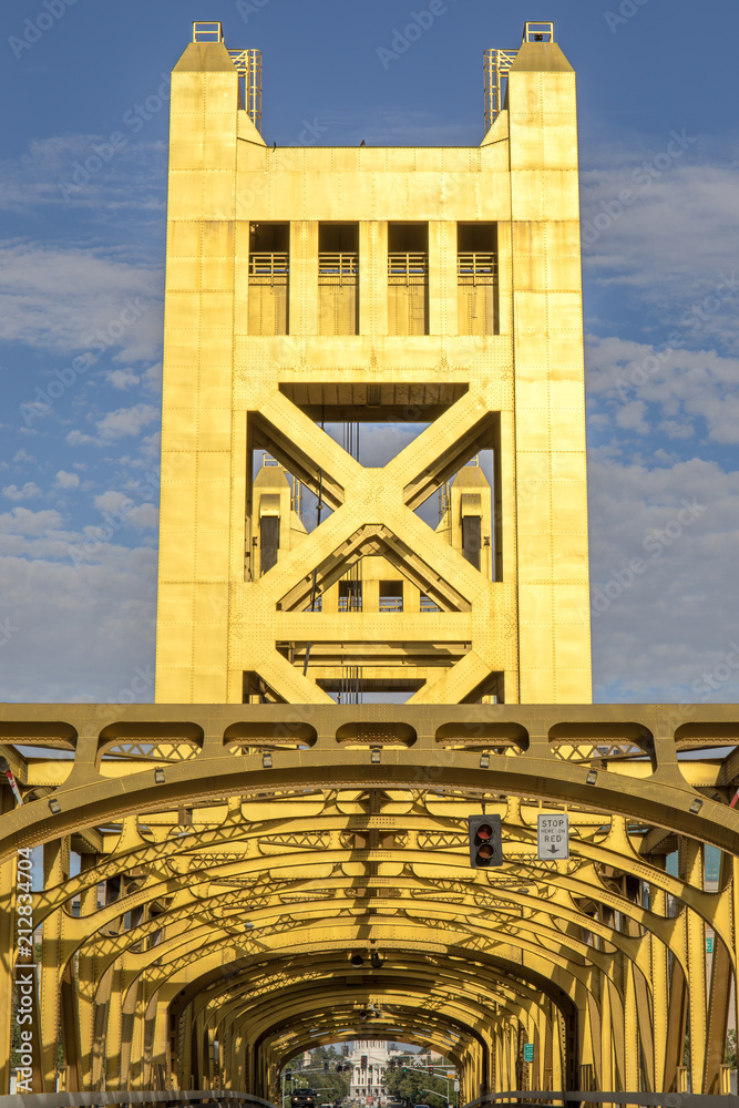 Fototapeta premium The Tower Bridge crossing the Sacramento River, Close-up. Sacramento and Yolo Counties, California, USA.
