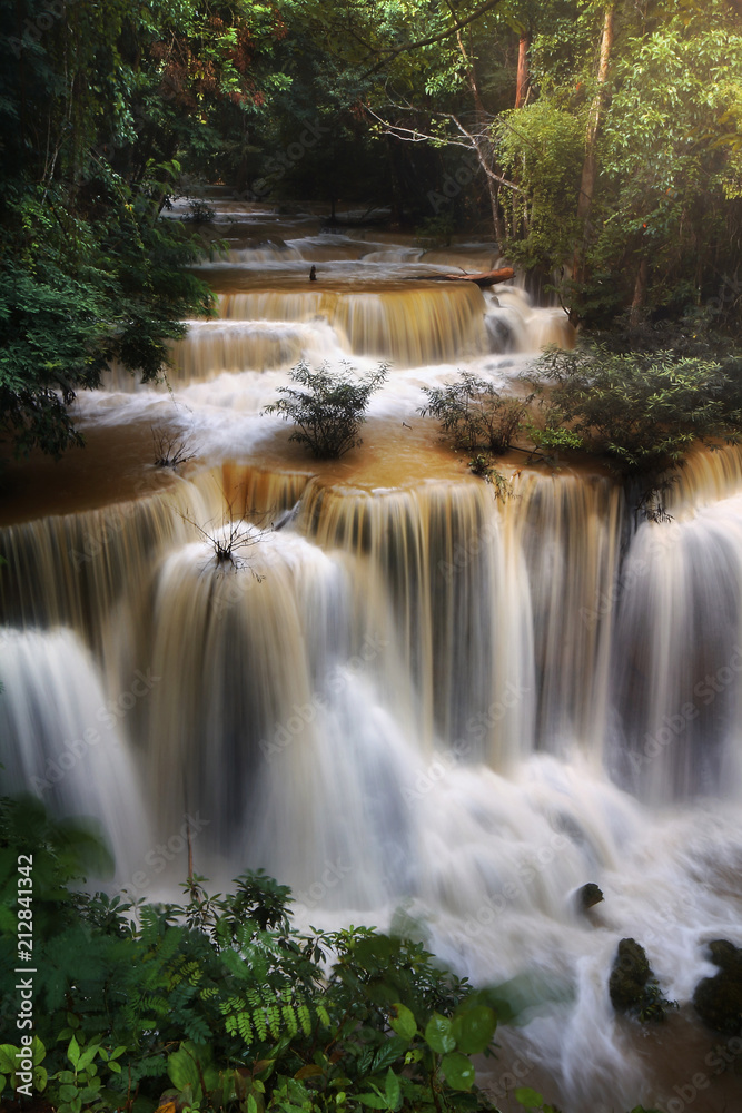 Obraz premium A beautiful view of Huay Mae khamin waterfall at Kanchanaburi province in Thailand. traveling and attractions concept