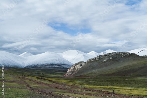 Obraz na płótnie view of snow mountain, Tibet w salonie